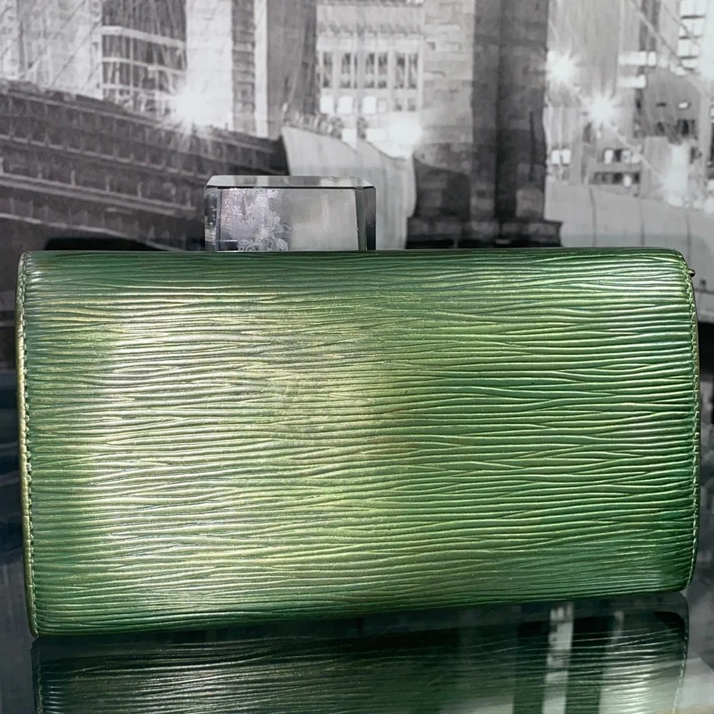 Authentic Rare Louis Vuitton Epi Leather Sarah Wallet